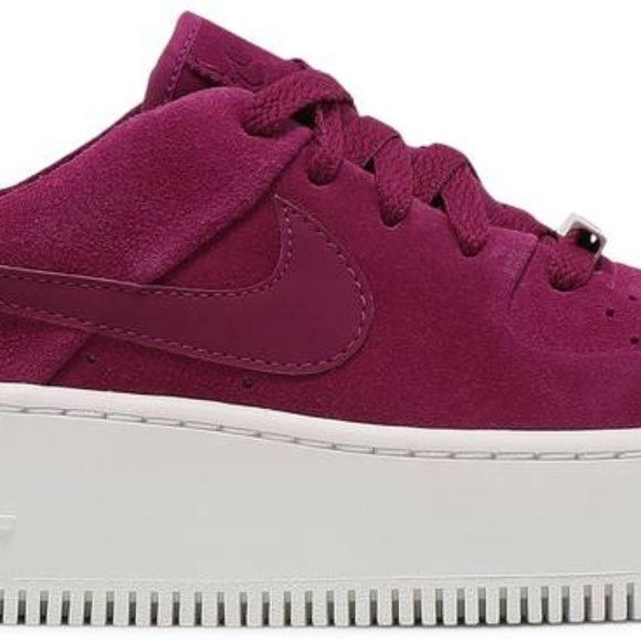 Nike Women's Sneakers in Berry and White - Picture 1 of 8